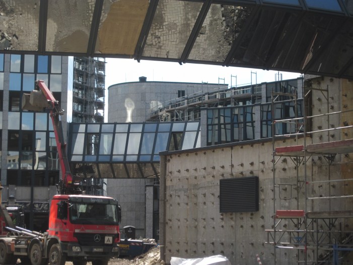 Dusseldorf, verbouwing voormalig Thyssen Trade Center tot woningbouwcomplex